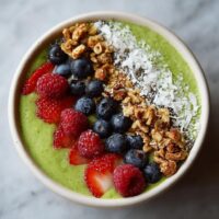 Smoothie Bowl aux Bananes et Épinards