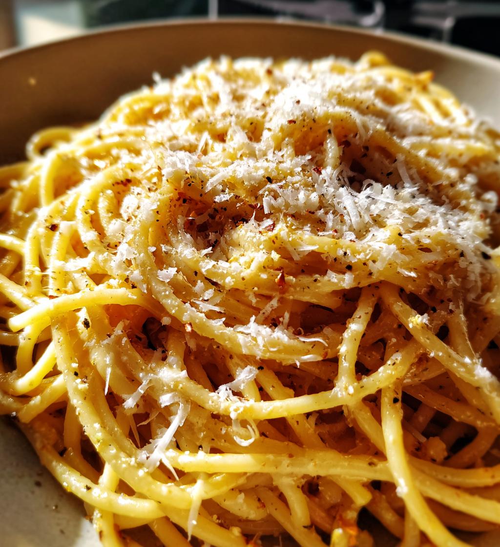 5 ingredient garlic parmesan pasta - detail 1