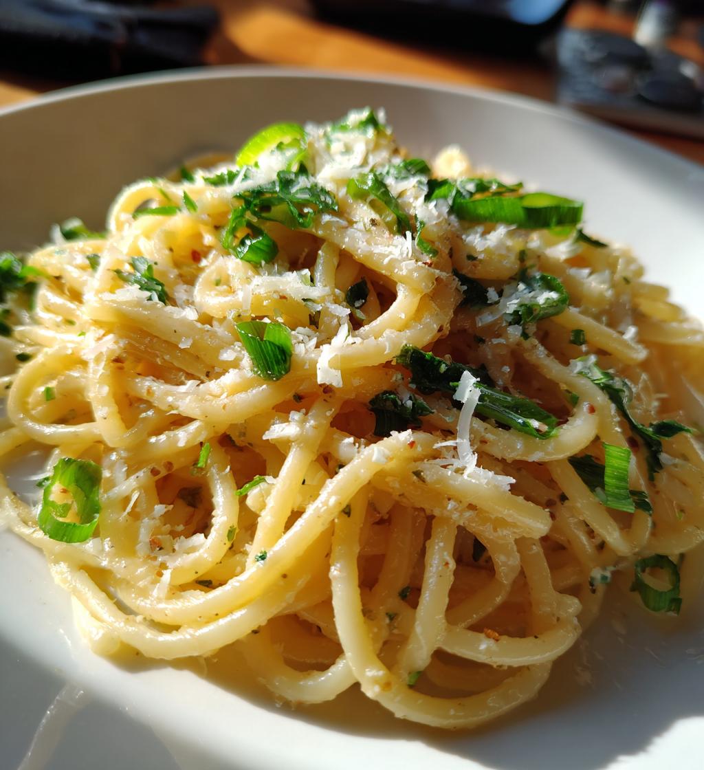 buttery garlic noodles - detail 1