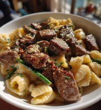garlic butter steak tips with cheesy rigatoni