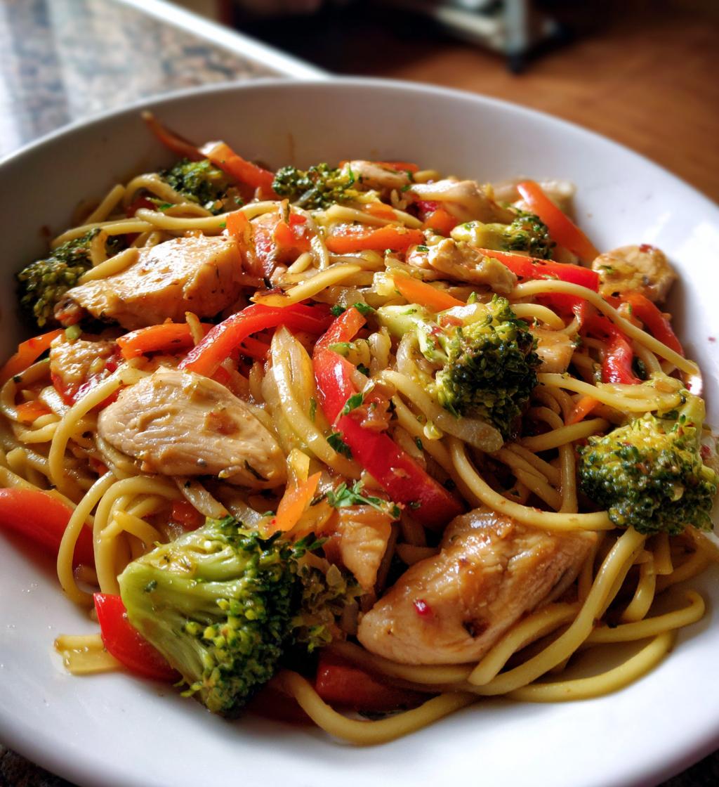 garlic chicken lo mein sauteed vegetables - detail 1