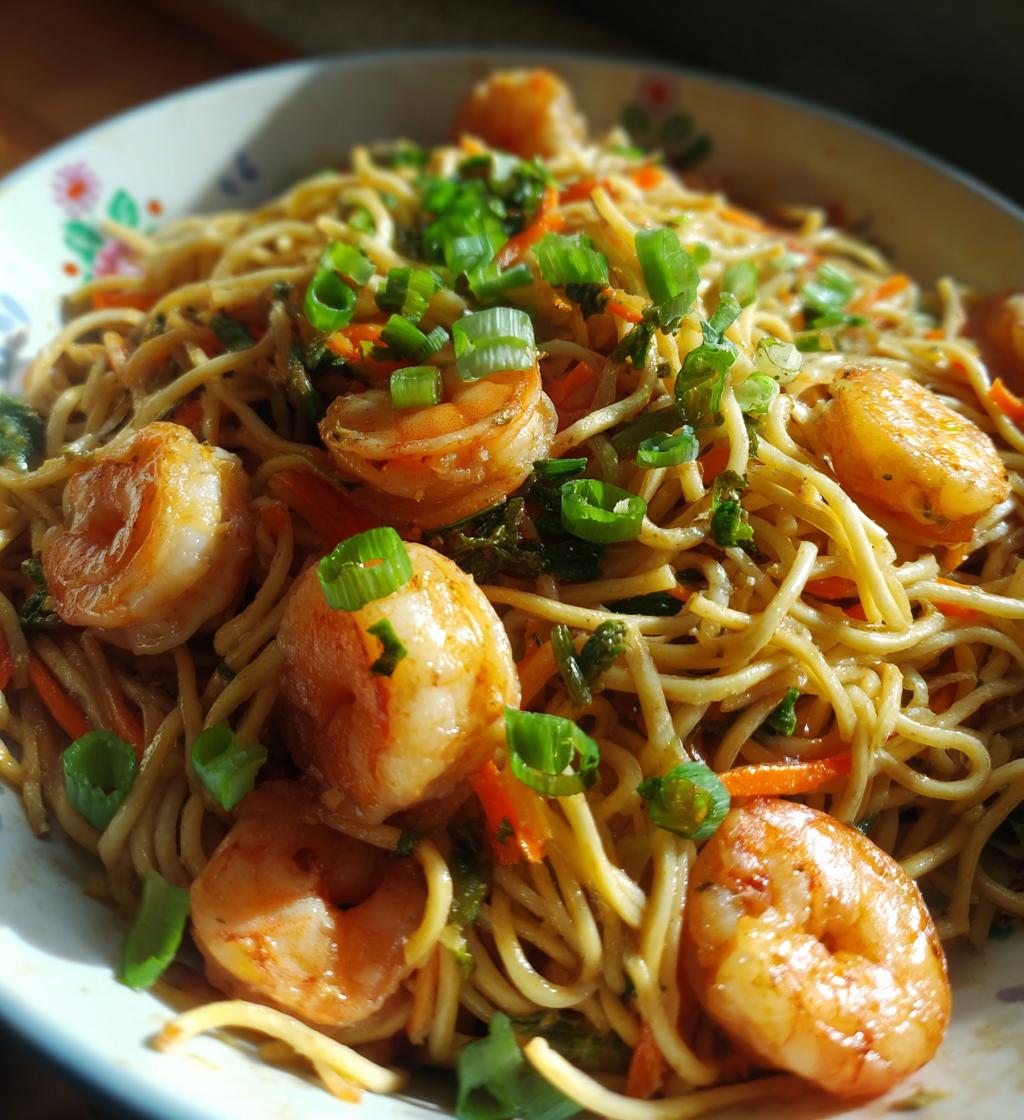 honey garlic shrimp chow mein - detail 1