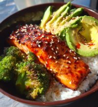 spicy sriracha honey salmon bowl recipe