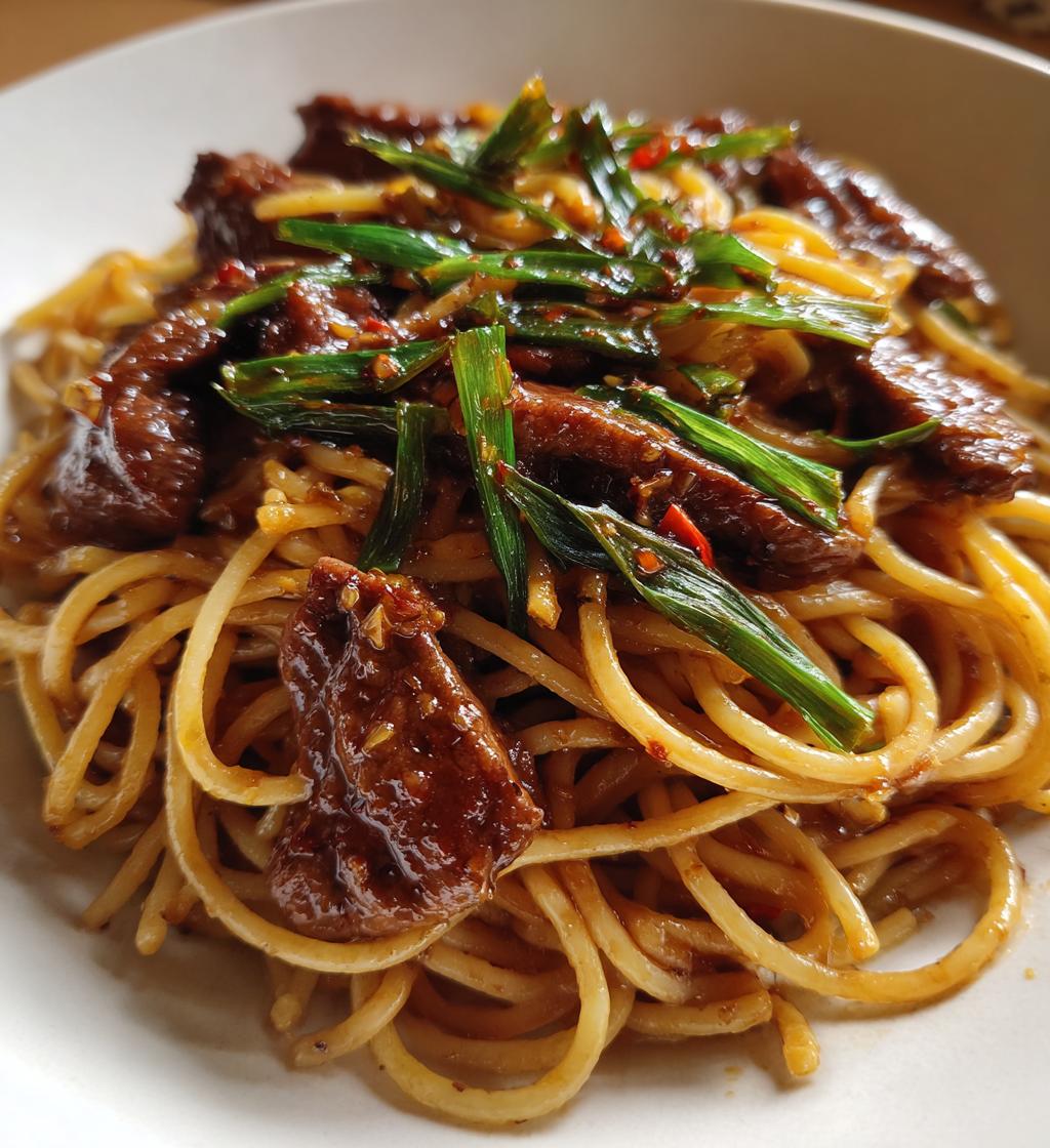 sweet spicy garlic steak pasta - detail 1