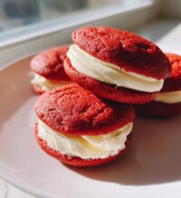 red velvet whoopie pies