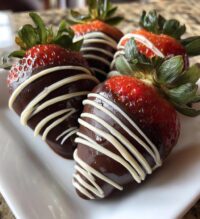 christmas chocolate covered strawberries
