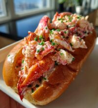 lobster roll with mayo