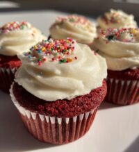 red velvet valentines day cupcakes
